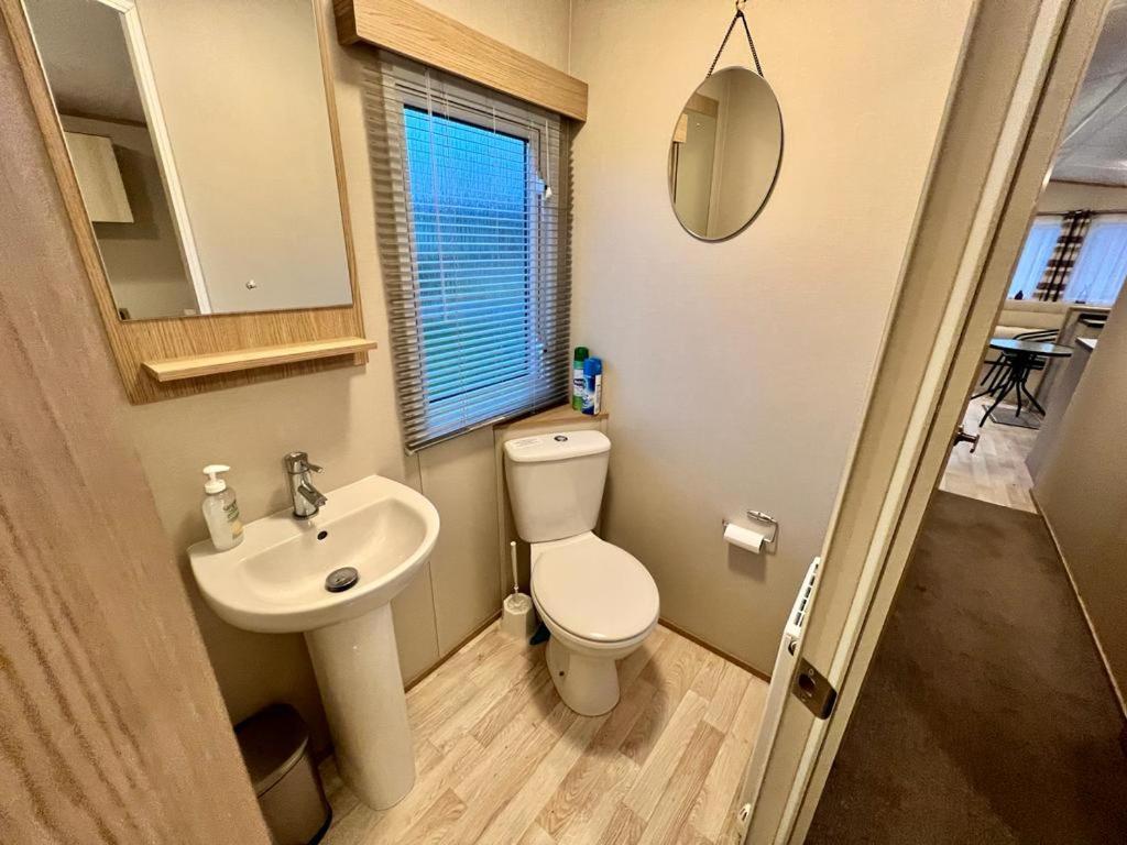 2 Bedroom Lakeview Lodge - Ensuite & Balcony Deck Carnforth Buitenkant foto