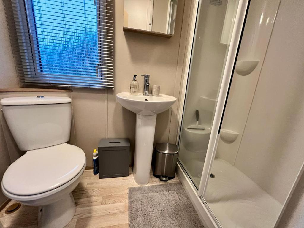 2 Bedroom Lakeview Lodge - Ensuite & Balcony Deck Carnforth Buitenkant foto