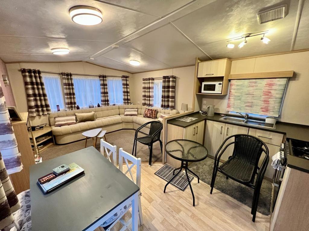 2 Bedroom Lakeview Lodge - Ensuite & Balcony Deck Carnforth Buitenkant foto