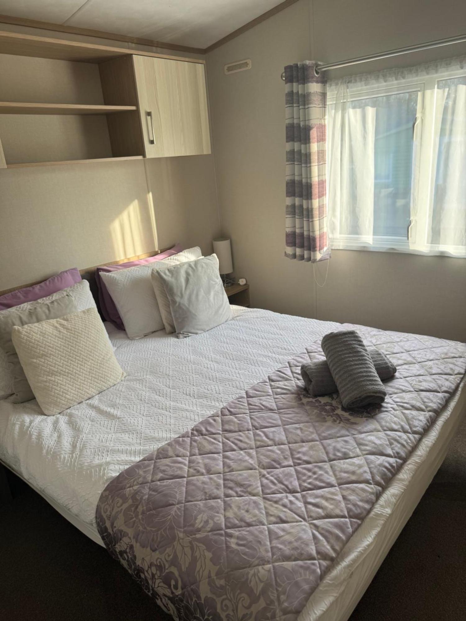 2 Bedroom Lakeview Lodge - Ensuite & Balcony Deck Carnforth Buitenkant foto